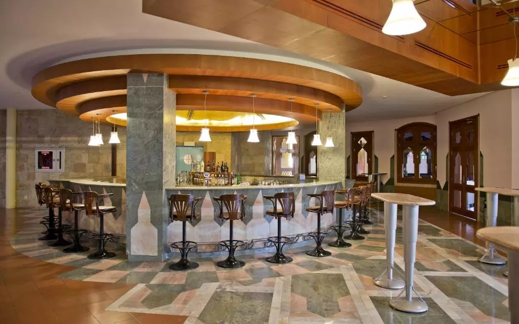 بار هتل لیبرتی لیکیا ادالتس اونلی